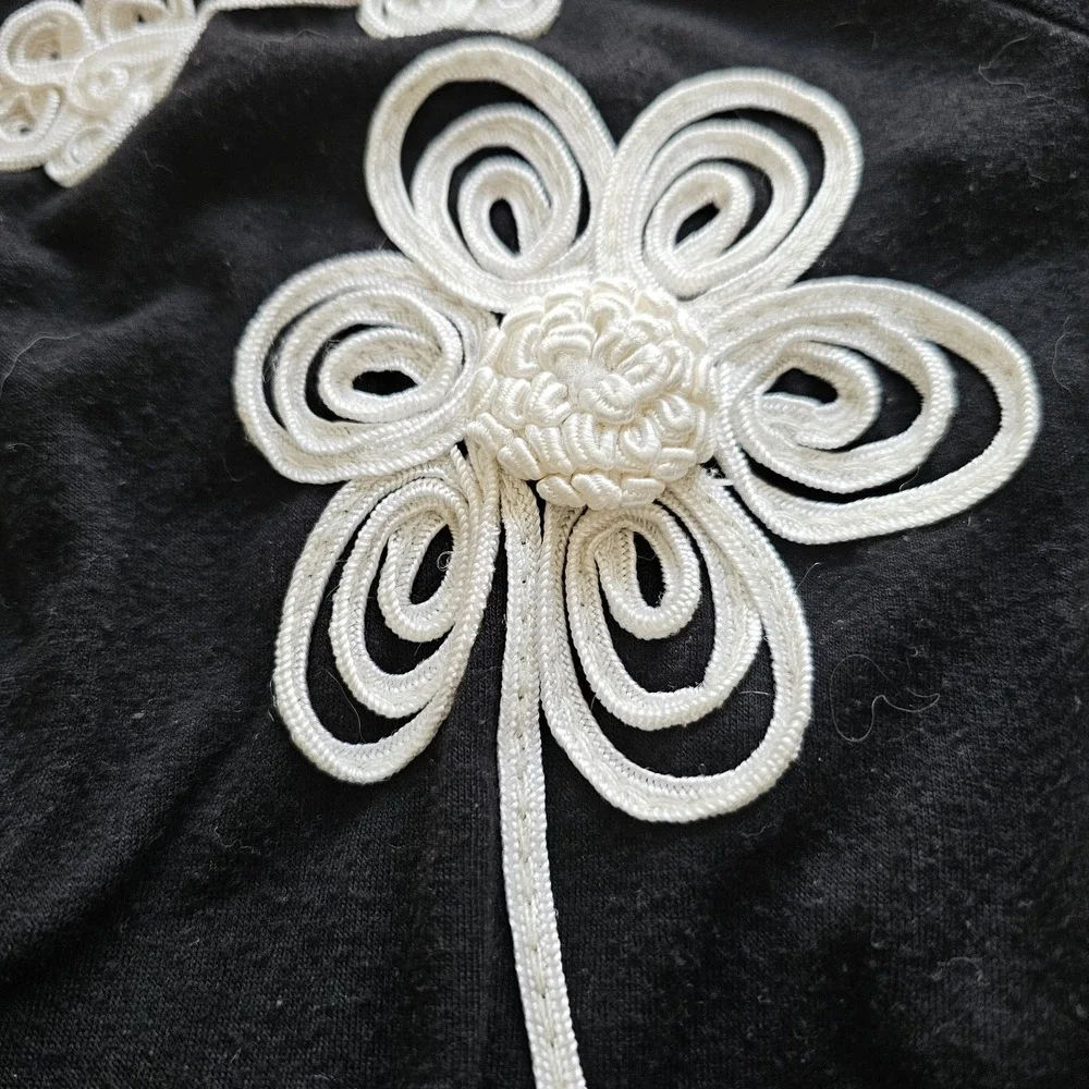 Lauren Michele ladies Black With White Applique Floral Designs, Cap Sleeves. Med - Picture 7 of 7